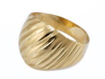 Vésett mattított arany gyűrű