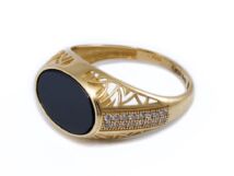 Ovál fekete köves áttört arany pecsétgyűrű
