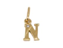 Arany "N" betű medál