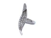 Köves hosszúkás homorú ezüst gyűrű