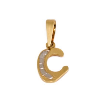 Arany "C" betű medál