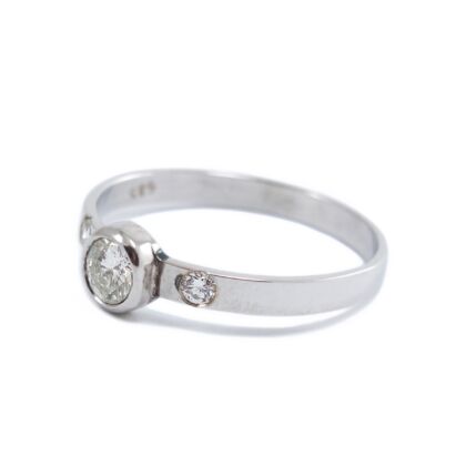Drágaköves fehérarany gyűrű