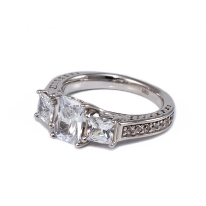 Köves arany eljegyzési gyűrű Köves arany eljegyzési gyűrű