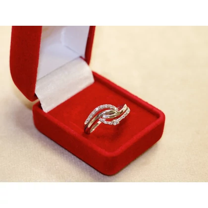 Felújított fehérarany köves gyűrű Felújított fehérarany köves gyűrű