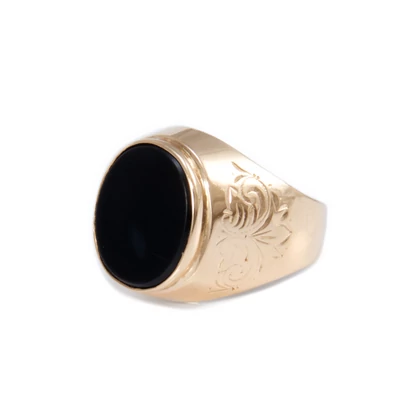 Fekete köves ovális arany pecsétgyűrű 