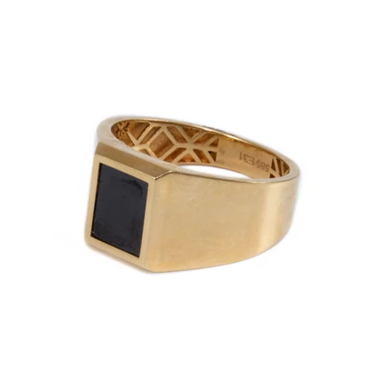 Fekete köves arany pecsétgyűrű Fekete köves arany pecsétgyűrű