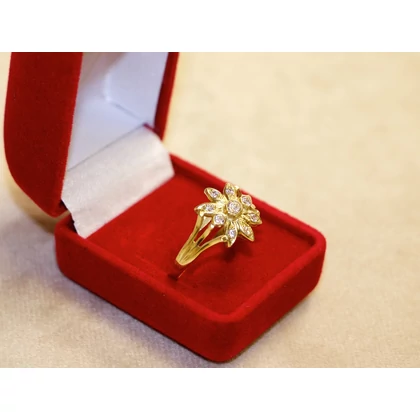 Felújított arany köves virág gyűrű Felújított arany köves virág gyűrű