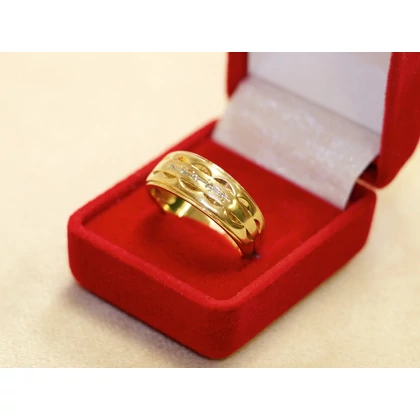 Felújított arany gyémánt köves gyűrű Felújított arany gyémánt köves gyűrű