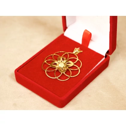 Felújított arany virág medál Felújított arany virág medál