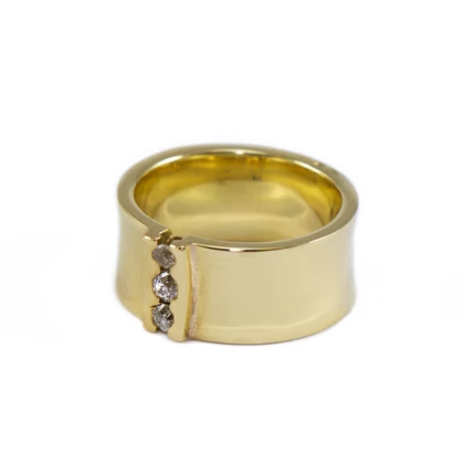 Széles arany gyémánt gyűrű