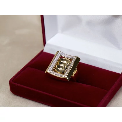 Új arany szögletes áttört gyűrű cirkóniakövekkel Új arany szögletes áttört gyűrű cirkóniakövekkel