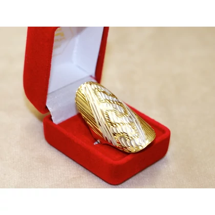 Új arany bicolor vésett koktél gyűrű Új arany bicolor vésett koktél gyűrű