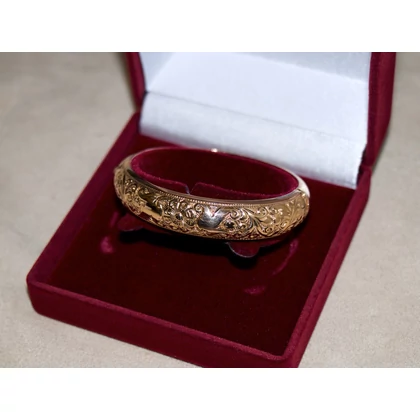 Felújított arany vésett reif