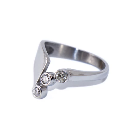 Gyémántos viktória arany gyűrű