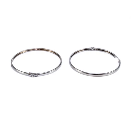 Köves fehérarany karika fülbevaló 