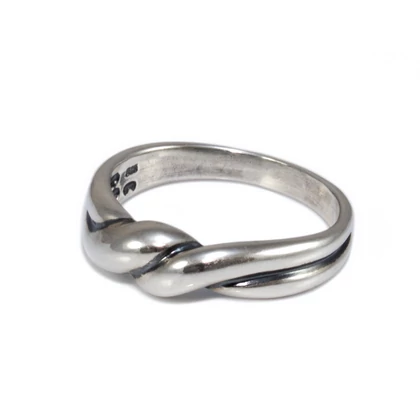 Csavart mintás ezüst gyűrű Csavart mintás ezüst gyűrű