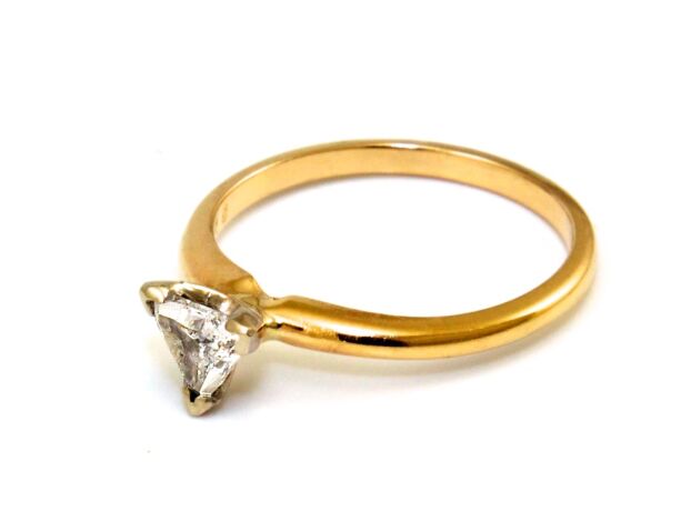 Gyémánt köves arany eljegyzési gyűrű