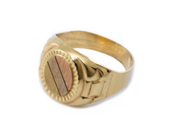 Vésett mattított tricolor arany pecsétgyűrű