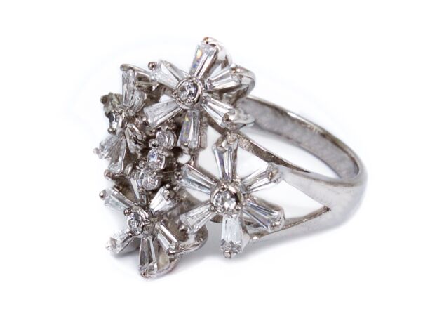 Köves virágos ezüst gyűrű