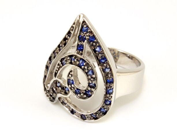 Köves szíves női ezüst gyűrű