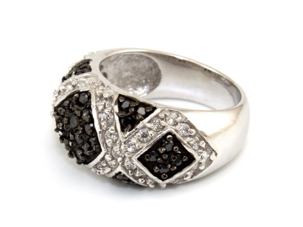 Fekete-fehér köves női ezüst gyűrű