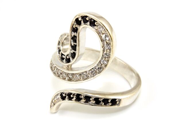 Fekete-fehér köves női ezüst gyűrű