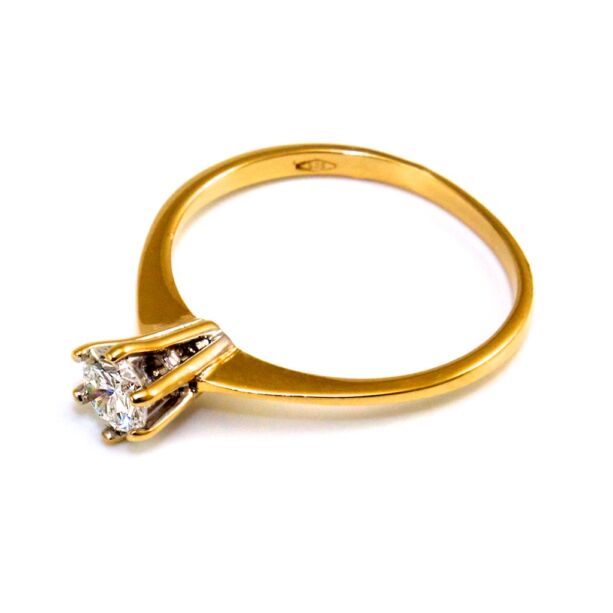 Brill köves arany eljegyzési gyűrű