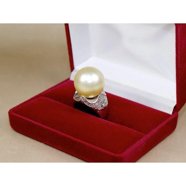 Felújított fehérarany gyűrű gyémánttal és gyönggyel Felújított fehérarany gyűrű gyémánttal és gyönggyel