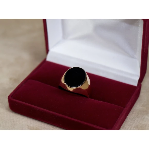 Felújított fekete köves ovális arany pecsétgyűrű Felújított fekete köves ovális arany pecsétgyűrű