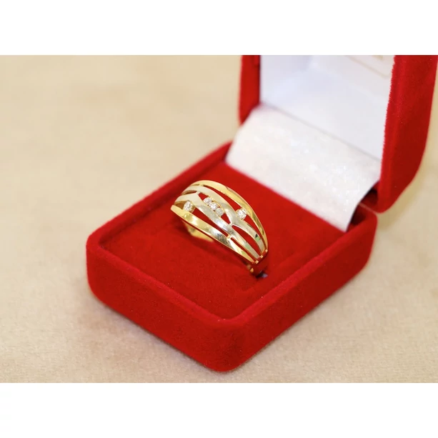 Felújított arany gyémánt köves gyűrű Felújított arany gyémánt köves gyűrű