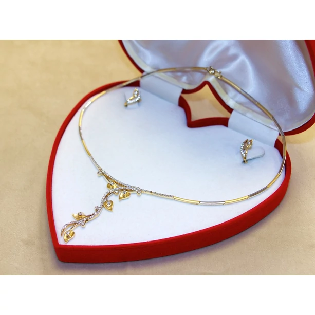 Felújított arany apró köves áttört fülbevaló Felújított arany apró köves áttört fülbevaló