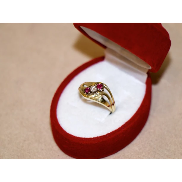 Felújított arany gyémánt köves gyűrű Felújított arany gyémánt köves gyűrű