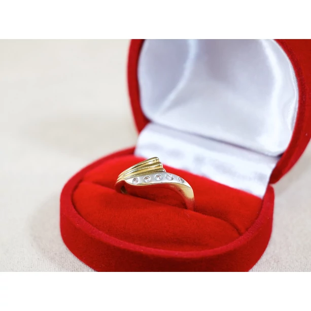 Felújított arany bicolor 5 köves gyűrű Felújított arany bicolor 5 köves gyűrű