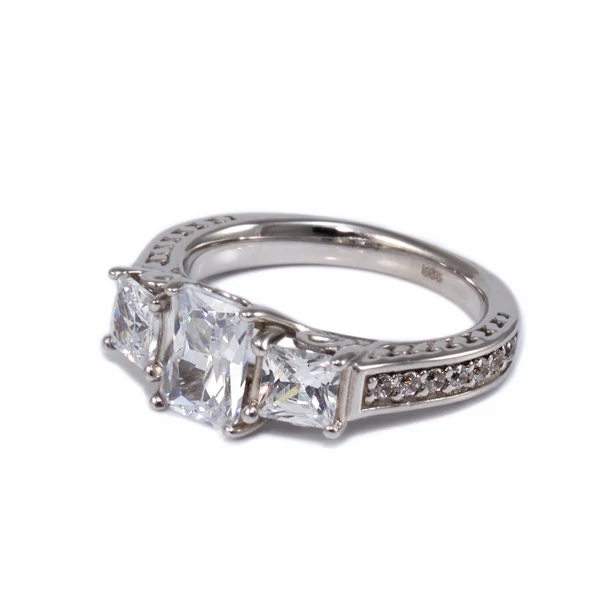 Köves arany eljegyzési gyűrű Köves arany eljegyzési gyűrű