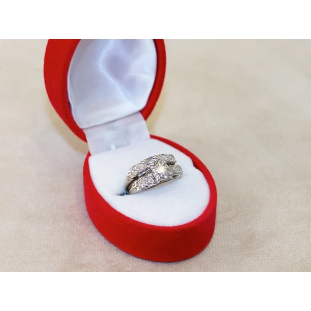 Felújított arany gyémánt köves gyűrű Felújított arany gyémánt köves gyűrű