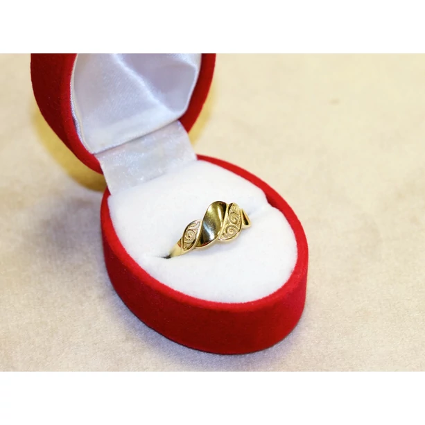 Új arany áttört fantázia gyűrű Új arany áttört fantázia gyűrű