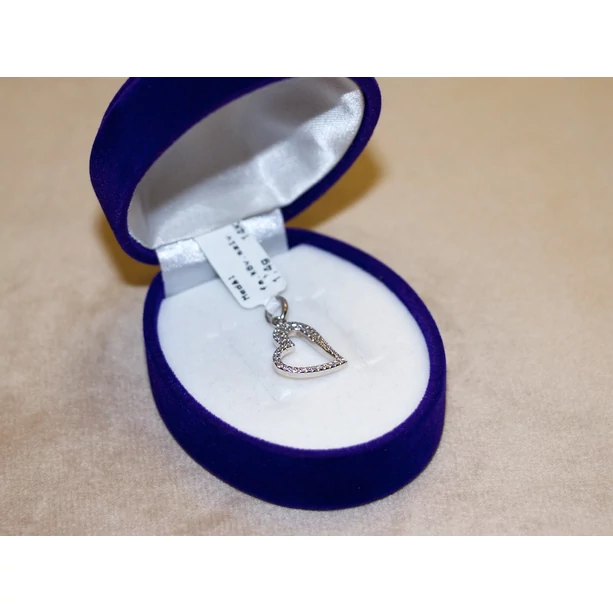 Új fehérarany köves szív medál Új fehérarany köves szív medál