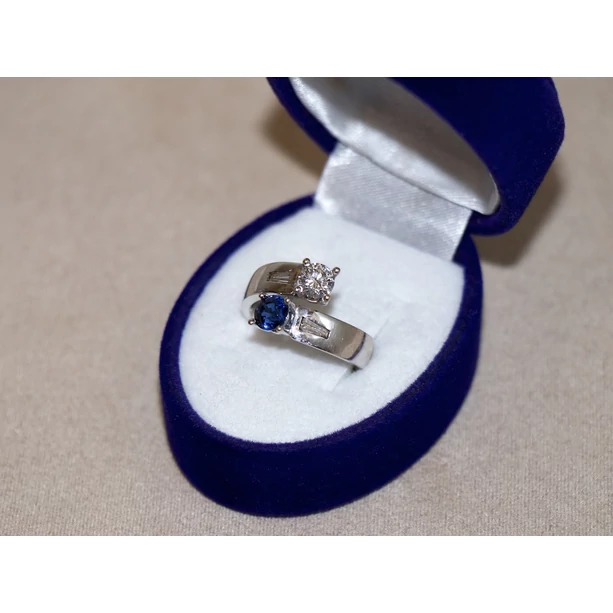 Felújított arany gyémánt köves gyűrű Felújított arany gyémánt köves gyűrű