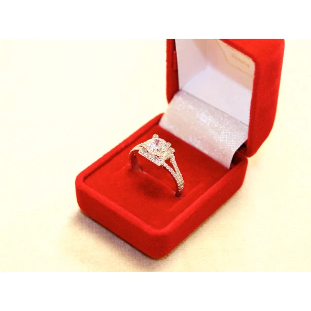 Új fehérarany sok köves gyűrű Új fehérarany sok köves gyűrű