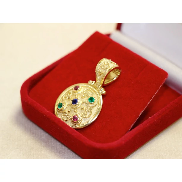 Felújított arany smaragd-zafír-rubin köves medál Felújított arany smaragd-zafír-rubin köves medál