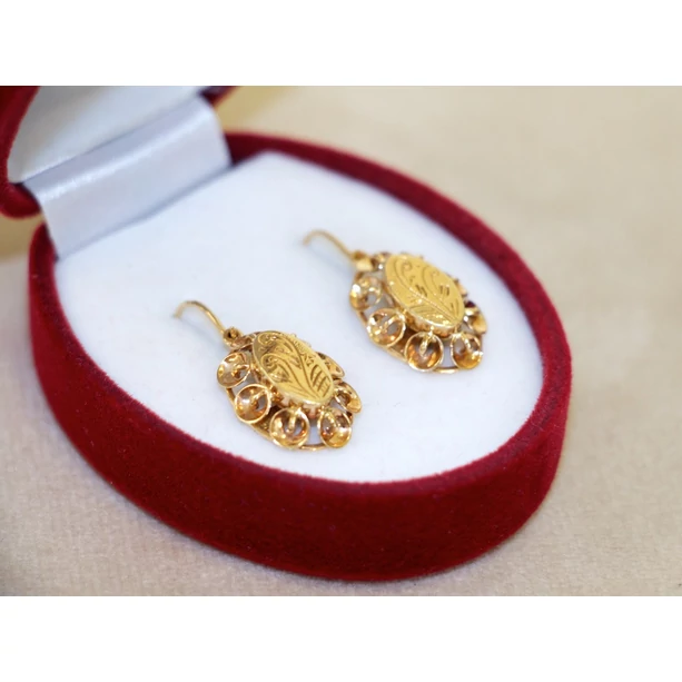 Felújított arany vésett fülbevaló Felújított arany vésett fülbevaló