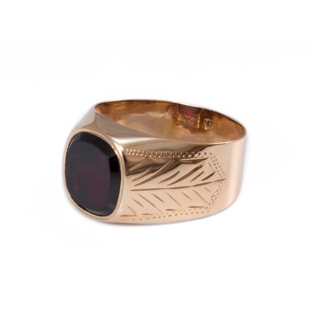 Gránát köves vörösarany pecsétgyűrű 