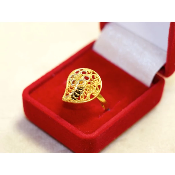 Felújított arany áttört fantázia gyűrű Felújított arany áttört fantázia gyűrű