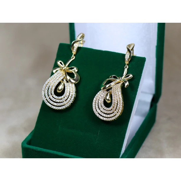 Felújított masnis lógós arany fülbevaló cirkónia kövekkel Felújított masnis lógós arany fülbevaló cirkónia kövekkel