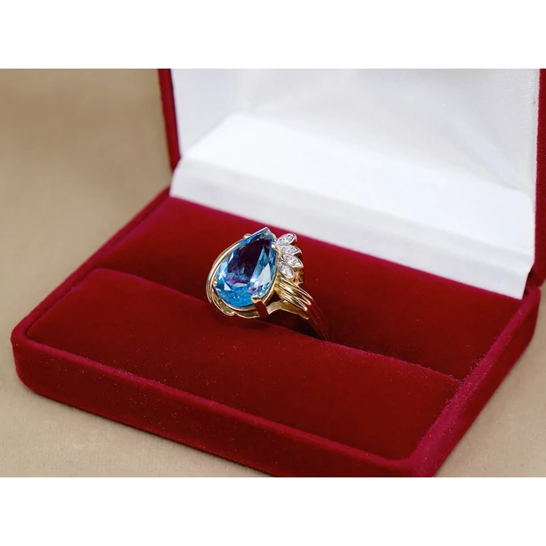 Felújított kék köves arany gyűrű gyémánt kövekkel Felújított kék köves arany gyűrű gyémánt kövekkel