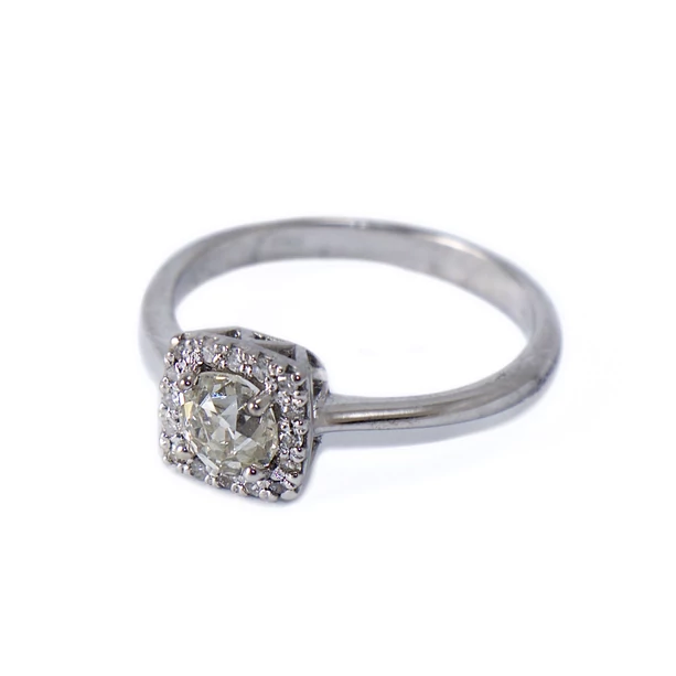 Gyémántos fehérarany eljegyzési gyűrű