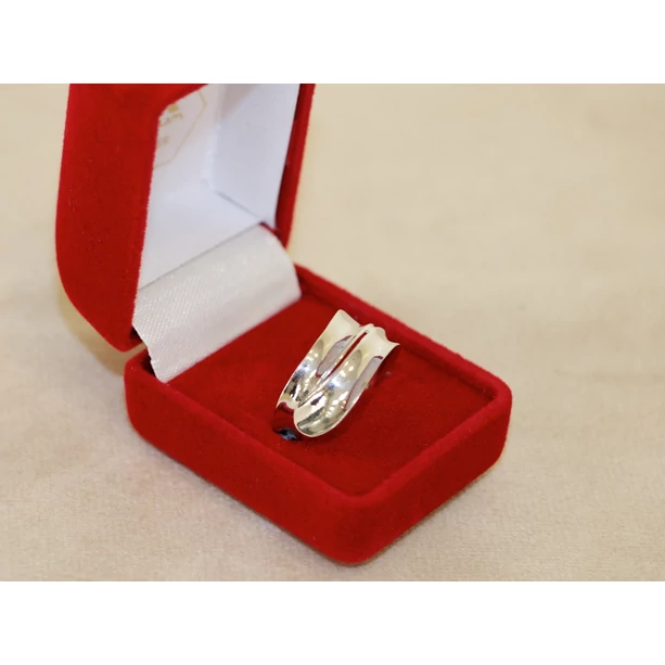 Felújított fehérarany fantázia gyűrű Felújított fehérarany fantázia gyűrű