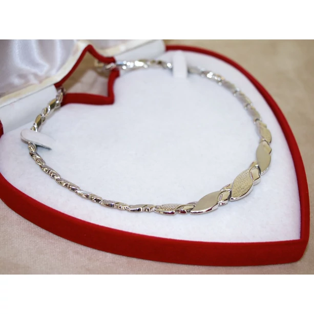 Új fehérarany vésett nyakék Új fehérarany vésett nyakék