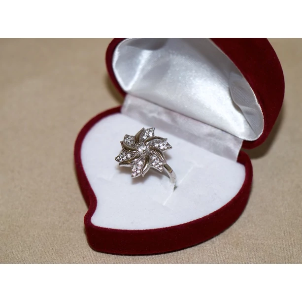 Felújított fehérarany köves virág gyűrű Felújított fehérarany köves virág gyűrű