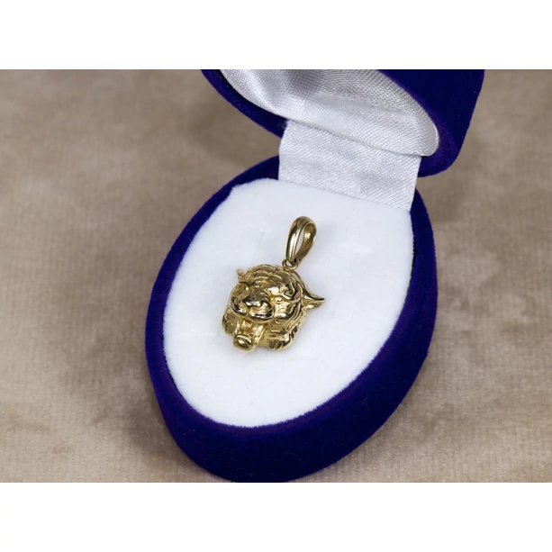 Felújított oroszlánfejes arany medál Felújított oroszlánfejes arany medál